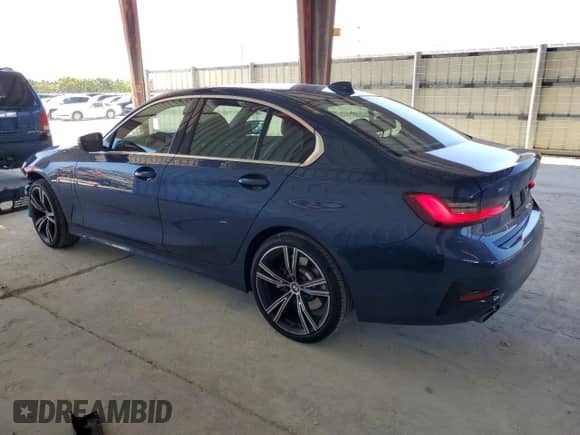 2021 BMW 3 Series 330e xDrive z VIN 3MW5P9J04M8B87501, wystawiony jako Copart lot #56735445 z przebiegiem 25 818 mil mil oraz Szkoda całkowita • Salvage title. Historia ofert i sprzedaży dostępna na DreamBid. Obrazek 2.