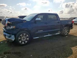 2013 Toyota Tundra z VIN 5TFEM5F15DX064250, wystawiony jako Copart lot #68001905 z przebiegiem 137 076 mil mil oraz Czysty tytuł • Clean title. Historia ofert i sprzedaży dostępna na DreamBid. Obrazek 1.