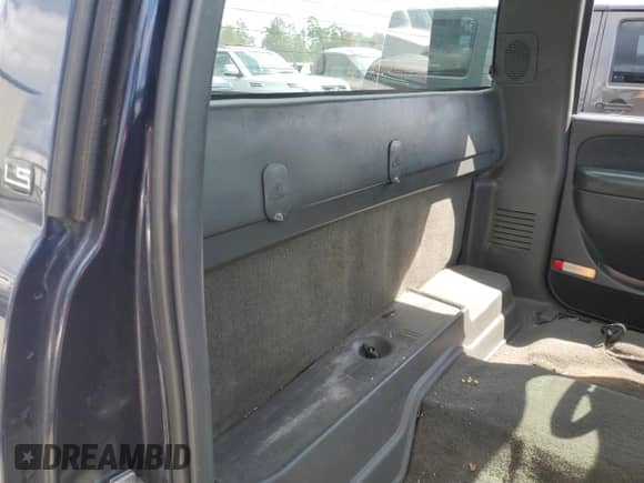 2005 Chevrolet Silverado 1500 LS с VIN 1GCEC14V35Z140989, выставлен на аукционе Copart как лот 73601774 с пробегом 236 233 миль миль и Списание • Salvage title. История ставок и продаж доступна на DreamBid. Изображение 10.