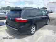 2019 Toyota Sienna LE Auto Access Seat z VIN 5TDKZ3DC5KS016148, wystawiony jako IAAI lot #43114678 z przebiegiem 259 719 mil mil oraz . Historia ofert i sprzedaży dostępna na DreamBid. Obrazek 4.