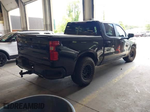2022 Chevrolet Silverado 1500 RST with VIN 1GCUDEET8NZ622077, listed as a IAAI auction lot 42713780 with 46,022 mi miles and . Bid and sale history available at DreamBid. Image 4.