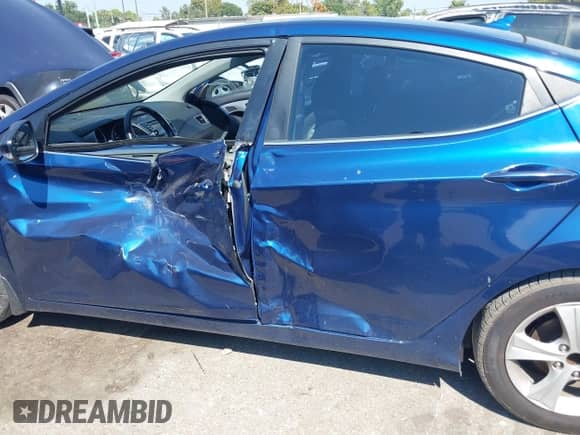 2016 Hyundai Elantra SE z VIN 5NPDH4AEXGH716400, wystawiony jako IAAI lot #43334844 z przebiegiem 100 488 mil mil oraz . Historia ofert i sprzedaży dostępna na DreamBid. Obrazek 6.