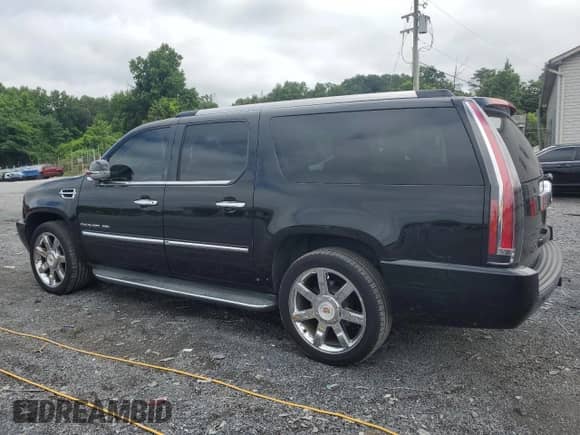 2013 Cadillac Escalade ESV Luxury с VIN 1GYS4HEF5DR156765, выставлен на аукционе Copart как лот 64745735 с пробегом 151 531 миль миль и Чистый • Clean title. История ставок и продаж доступна на DreamBid. Изображение 2.