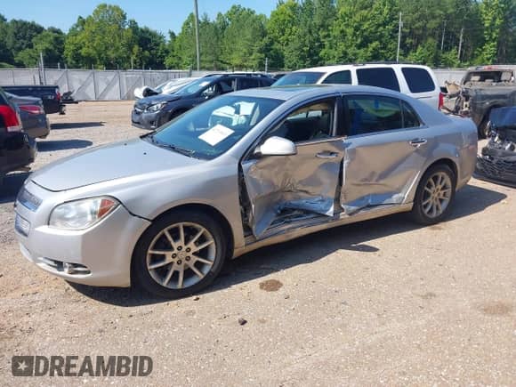 2012 Chevrolet Malibu LTZ z VIN 1G1ZG5E7XCF271129, wystawiony jako IAAI lot #42713063 z przebiegiem 127 511 mil mil oraz . Historia ofert i sprzedaży dostępna na DreamBid. Obrazek 2.