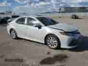 2023 Toyota Camry LE z VIN 4T1C11AK0PU152102, wystawiony jako Copart lot #71174015 z przebiegiem 56 081 mil mil oraz Szkoda całkowita • Salvage title. Historia ofert i sprzedaży dostępna na DreamBid. Obrazek 4.