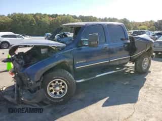 2002 Chevrolet Silverado 1500HD LS z VIN 1GCGK13U52F176149, wystawiony jako Copart lot #77520204 z przebiegiem 216 595 mil mil oraz Szkoda całkowita • Salvage title. Historia ofert i sprzedaży dostępna na DreamBid. Obrazek 1.