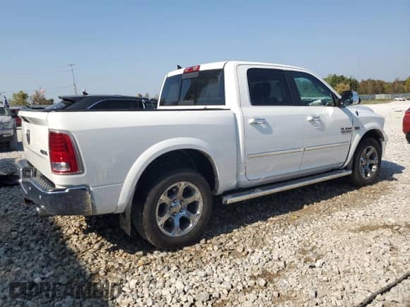 2015 Ram 1500 Laramie z VIN 1C6RR7NT6FS556262, wystawiony jako Copart lot #84648375 z przebiegiem 111 696 mil mil oraz Czysty tytuł • Clean title. Historia ofert i sprzedaży dostępna na DreamBid. Obrazek 3.