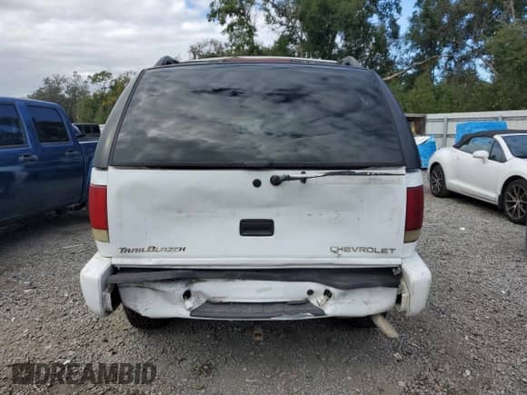 2001 Chevrolet Blazer LT with VIN 1GNCS13W312132549, listed as a Copart auction lot 90613665 with 207,148 mi miles and Salvage title. Bid and sale history available at DreamBid. Image 6.