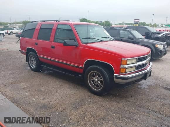 1995 Chevrolet Tahoe z VIN 1GNEK13K9SJ407905, wystawiony jako IAAI lot #42079414 z przebiegiem 229 583 mil mil oraz . Historia ofert i sprzedaży dostępna na DreamBid. Obrazek 1.