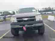 2004 Chevrolet Silverado 2500HD LT z VIN 1GCHK29164E130488, wystawiony jako IAAI lot #42934215 z przebiegiem 380 858 mil mil oraz . Historia ofert i sprzedaży dostępna na DreamBid. Obrazek 12.