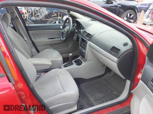 2010 Chevrolet Cobalt 2LT z VIN 1G1AF5F51A7122970, wystawiony jako IAAI lot #43283196 z przebiegiem 137 229 mil mil oraz . Historia ofert i sprzedaży dostępna na DreamBid. Obrazek 5.
