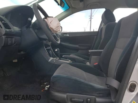 2003 Honda Accord LX с VIN 1HGCM66373A045636, выставлен на аукционе Copart как лот 43424835 с пробегом 261 345 миль миль и Списание • Salvage title. История ставок и продаж доступна на DreamBid. Изображение 7.