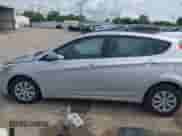 2017 Hyundai Accent SE z VIN KMHCT5AE3HU315659, wystawiony jako IAAI lot #42678933 z przebiegiem 119 952 mil mil oraz . Historia ofert i sprzedaży dostępna na DreamBid. Obrazek 14.