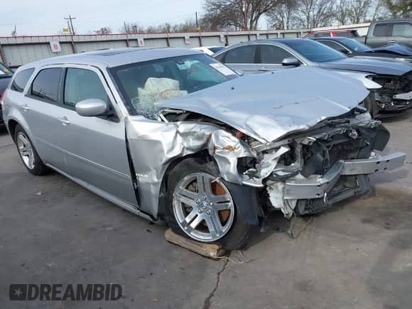 2007 Dodge Magnum R/T with VIN 2D4GV572X7H631139, listed as a IAAI auction lot 41230635 with 157,204 mi miles and . Bid and sale history available at DreamBid. Image 1.