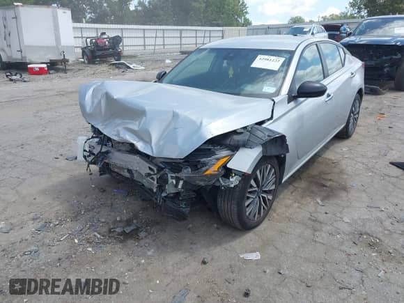 2024 Nissan Altima SV z VIN 1N4BL4DV8RN302638, wystawiony jako IAAI lot #42981222 z przebiegiem 42 891 mil mil oraz . Historia ofert i sprzedaży dostępna na DreamBid. Obrazek 2.