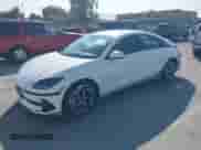 2023 Hyundai Ioniq 6 SEL с VIN KMHM34AA2PA047926, выставлен на аукционе IAAI как лот 42565524 с пробегом 15 384 миль миль и . История ставок и продаж доступна на DreamBid. Изображение 21.