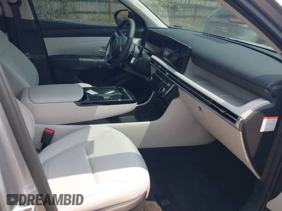 2025 Hyundai Tucson Blue with VIN KM8JBDD19SU295048, listed as a IAAI auction lot 42426770 with 3,543 mi miles and . Bid and sale history available at DreamBid. Image 5.