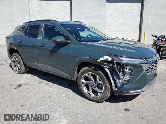 2025 Chevrolet Trax LT z VIN KL77LHEP7SC244186, wystawiony jako Copart lot #85184155 z przebiegiem 4 563 mil mil oraz Czysty tytuł • Clean title. Historia ofert i sprzedaży dostępna na DreamBid. Obrazek 4.