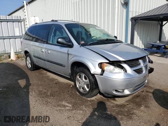 2005 Dodge Caravan SE with VIN 1D4GP24R05B382236, listed as a Copart auction lot 71674015 with 169,679 mi miles and Clean title. Bid and sale history available at DreamBid. Image 4.
