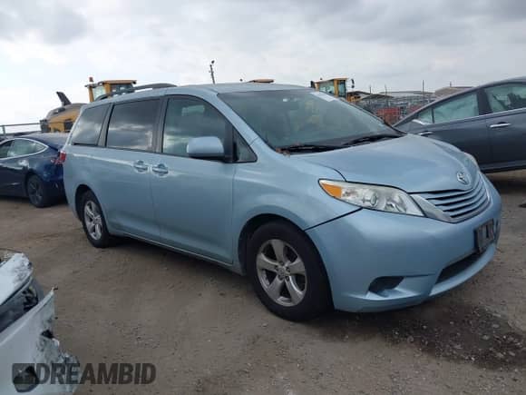 2015 Toyota Sienna LE AAS z VIN 5TDKK3DC7FS604255, wystawiony jako IAAI lot #43510130 z przebiegiem 127 963 mil mil oraz . Historia ofert i sprzedaży dostępna na DreamBid. Obrazek 13.