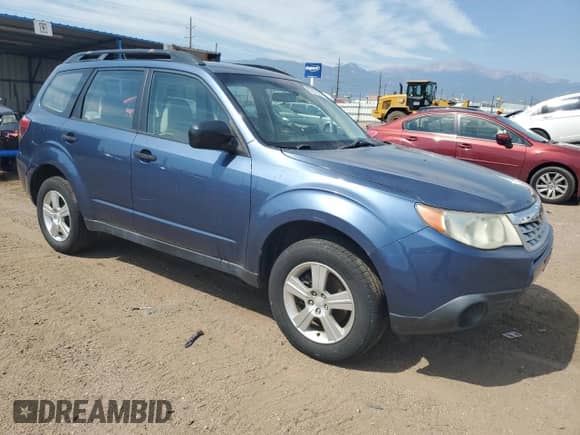 2013 Subaru Forester X z VIN JF2SHABC3DG434510, wystawiony jako Copart lot #67927925 z przebiegiem 136 376 mil mil oraz Szkoda całkowita • Salvage title. Historia ofert i sprzedaży dostępna na DreamBid. Obrazek 4.