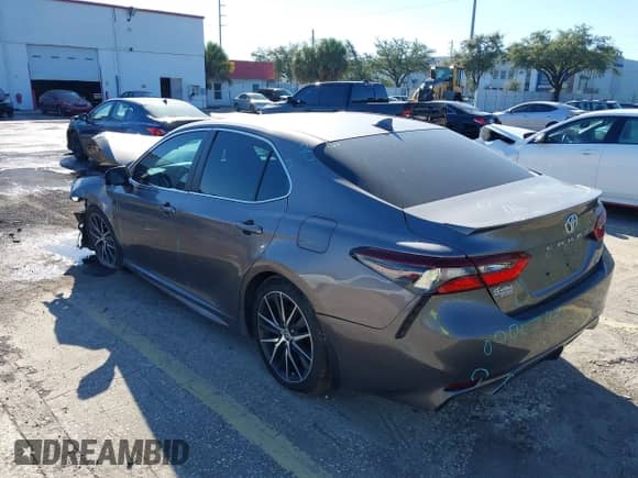 2021 Toyota Camry SE Nightshade z VIN 4T1G11AK4MU440265, wystawiony jako IAAI lot #41535749 z przebiegiem 52 168 mil mil oraz . Historia ofert i sprzedaży dostępna na DreamBid. Obrazek 3.