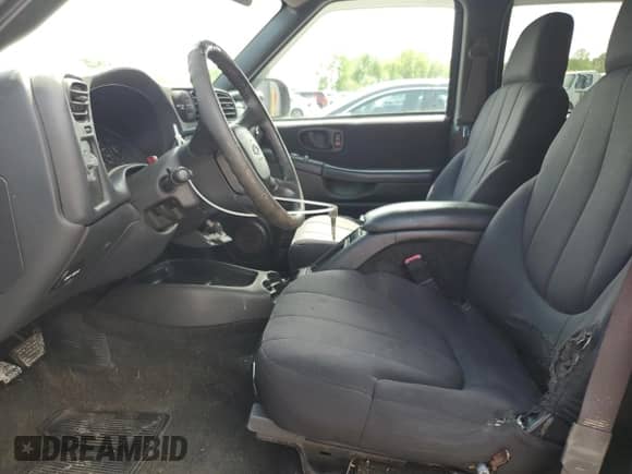 2004 Chevrolet S-10 LS z VIN 1GCDT13X84K146700, wystawiony jako Copart lot #57157835 z przebiegiem 164 393 mil mil oraz Szkoda całkowita • Salvage title. Historia ofert i sprzedaży dostępna na DreamBid. Obrazek 7.