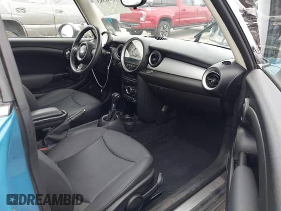 2013 MINI Hardtop с VIN WMWSU3C51DT687500, выставлен на аукционе IAAI как лот 42508583 с пробегом 120 627 миль миль и . История ставок и продаж доступна на DreamBid. Изображение 5.