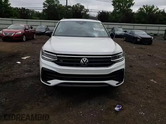 2024 Volkswagen Tiguan SE R-Line Black с VIN 3VV8B7AX8RM025872, выставлен на аукционе Copart как лот 64282855 с пробегом 16 071 миль миль и Списание • Salvage title. История ставок и продаж доступна на DreamBid. Изображение 14.