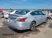 2015 Nissan Altima S z VIN 1N4AL3APXFN920440, wystawiony jako IAAI lot #43361458 z przebiegiem 141 794 mil mil oraz . Historia ofert i sprzedaży dostępna na DreamBid. Obrazek 4.