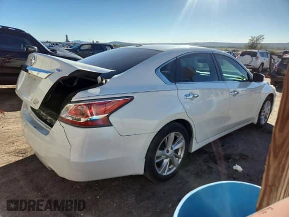 2015 Nissan Altima SV с VIN 1N4AL3AP7FC124370, выставлен на аукционе Copart как лот 82210035 с пробегом 127 617 миль миль и Списание • Salvage title. История ставок и продаж доступна на DreamBid. Изображение 3.