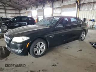 2012 BMW 5 Series 528i xDrive с VIN WBAXH5C57CDW07020, выставлен на аукционе Copart как лот 84280465 с пробегом 131 910 миль миль и Чистый • Clean title. История ставок и продаж доступна на DreamBid. Изображение 1.
