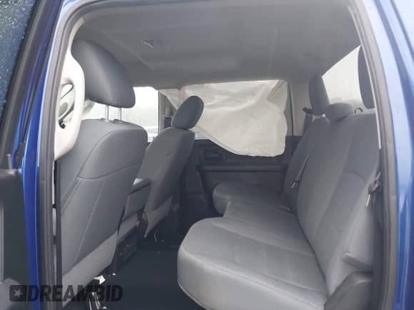 2015 Ram 1500 Express z VIN 1C6RR7KTXFS616399, wystawiony jako IAAI lot #43298636 z przebiegiem 35 406 mil mil oraz . Historia ofert i sprzedaży dostępna na DreamBid. Obrazek 8.