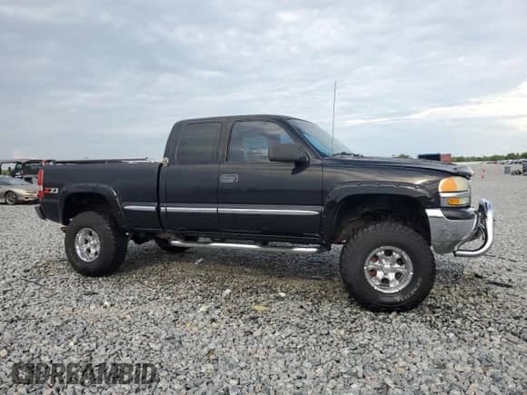 2000 GMC Sierra 1500 SLE with VIN 1GTEK19T3YE397043, listed as a Copart auction lot 63402505 with Not provided miles and Salvage title. Bid and sale history available at DreamBid. Image 4.