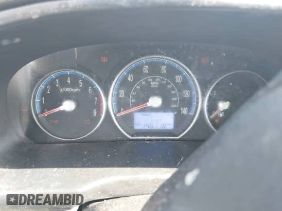 2009 Hyundai Santa Fe SE z VIN 5NMSH73EX9H282209, wystawiony jako IAAI lot #42701028 z przebiegiem 146 118 mil mil oraz . Historia ofert i sprzedaży dostępna na DreamBid. Obrazek 7.