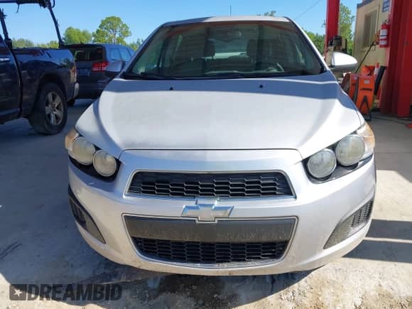 2012 Chevrolet Sonic LS z VIN 1G1JA6SH1C4229834, wystawiony jako IAAI lot #43034050 z przebiegiem 153 583 mil mil oraz . Historia ofert i sprzedaży dostępna na DreamBid. Obrazek 6.