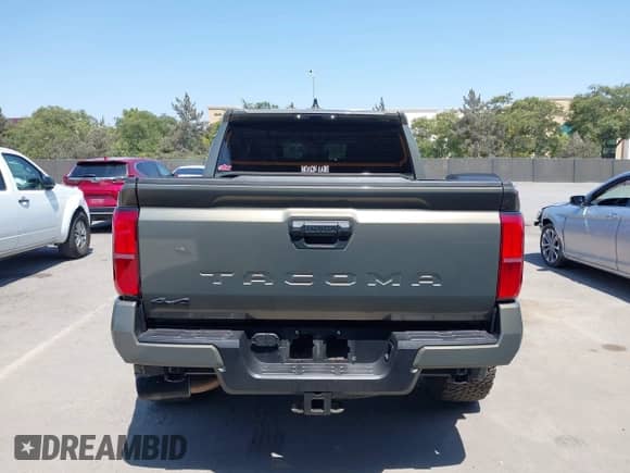 2024 Toyota Tacoma SR5 с VIN 3TMLB5JNXRM043401, выставлен на аукционе IAAI как лот 42745819 с пробегом 12 081 миль миль и . История ставок и продаж доступна на DreamBid. Изображение 16.