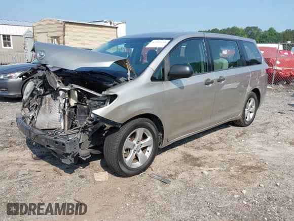 2015 Toyota Sienna L with VIN 5TDZK3DC4FS650415, listed as a IAAI auction lot 42395118 with 486,330 mi miles and . Bid and sale history available at DreamBid. Image 18.