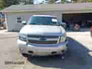 2009 Chevrolet Suburban LTZ z VIN 1GNFK363X9R189568, wystawiony jako IAAI lot #43251361 z przebiegiem 214 783 mil mil oraz . Historia ofert i sprzedaży dostępna na DreamBid. Obrazek 13.