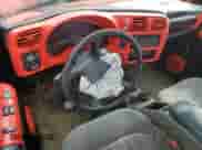 2000 Chevrolet S-10 LS z VIN 1GCCS19W0Y8291956, wystawiony jako Copart lot #61046625 z przebiegiem Nie podano mil oraz Szkoda całkowita • Salvage title. Historia ofert i sprzedaży dostępna na DreamBid. Obrazek 8.