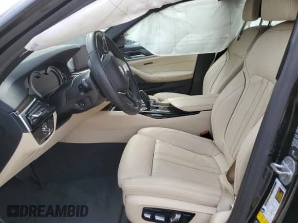 2019 BMW 5 Series 540i xDrive z VIN WBAJE7C53KWW29142, wystawiony jako Copart lot #80081955 z przebiegiem Nie podano mil oraz Szkoda całkowita • Salvage title. Historia ofert i sprzedaży dostępna na DreamBid. Obrazek 7.