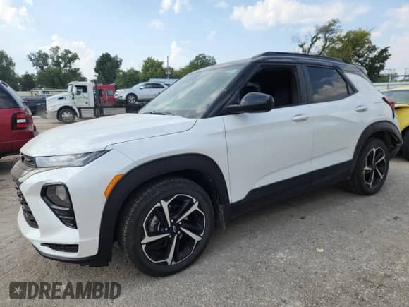 2021 Chevrolet TrailBlazer RS z VIN KL79MTSLXMB180843, wystawiony jako Copart lot #80158265 z przebiegiem 60 806 mil mil oraz Szkoda całkowita • Salvage title. Historia ofert i sprzedaży dostępna na DreamBid. Obrazek 1.