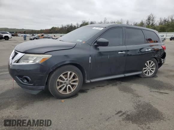 2013 Nissan Pathfinder S with VIN 5N1AR2MM2DC652797, listed as a Copart auction lot 72071325 with 158,483 mi miles and Salvage title. Bid and sale history available at DreamBid. Image 1.