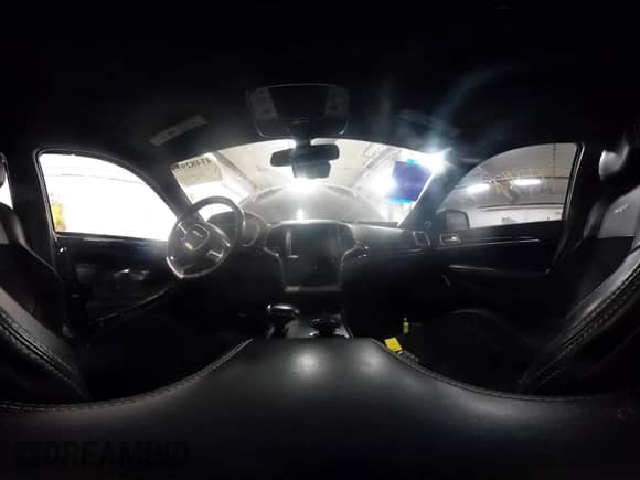 2015 Jeep Grand Cherokee SRT z VIN 1C4RJFDJ7FC663454, wystawiony jako IAAI lot #41482973 z przebiegiem 114 638 mil mil oraz . Historia ofert i sprzedaży dostępna na DreamBid. Obrazek 18.