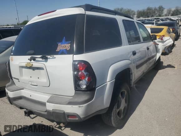 2005 Chevrolet TrailBlazer LT with VIN 1GNET16S456132556, listed as a Copart auction lot 52655405 with Not provided miles and Non repairable. Bid and sale history available at DreamBid. Image 3.