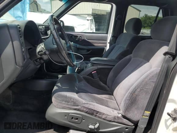 2001 Chevrolet Blazer LT with VIN 1GNDT13W81K243325, listed as a Copart auction lot 69675195 with 167,874 mi miles and Salvage title. Bid and sale history available at DreamBid. Image 7.