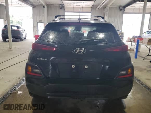 2020 Hyundai Kona SEL z VIN KM8K22AA0LU407203, wystawiony jako Copart lot #82032045 z przebiegiem 76 185 mil mil oraz Szkoda całkowita • Salvage title. Historia ofert i sprzedaży dostępna na DreamBid. Obrazek 6.