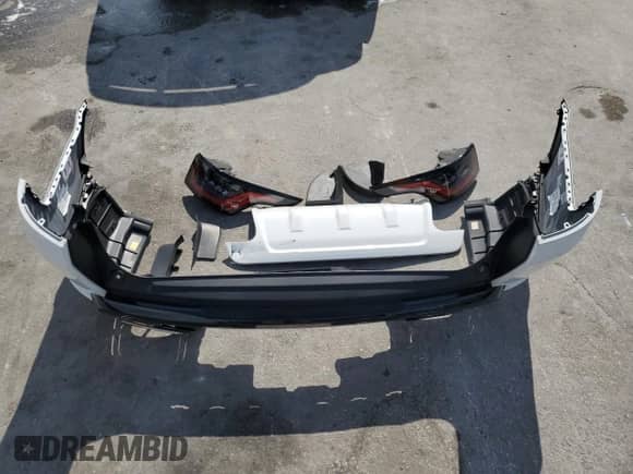 2022 Land Rover Range Rover Sport HST z VIN SALWS2RU8NA233592, wystawiony jako Copart lot #52373495 z przebiegiem 52 897 mil mil oraz Szkoda całkowita • Salvage title. Historia ofert i sprzedaży dostępna na DreamBid. Obrazek 13.