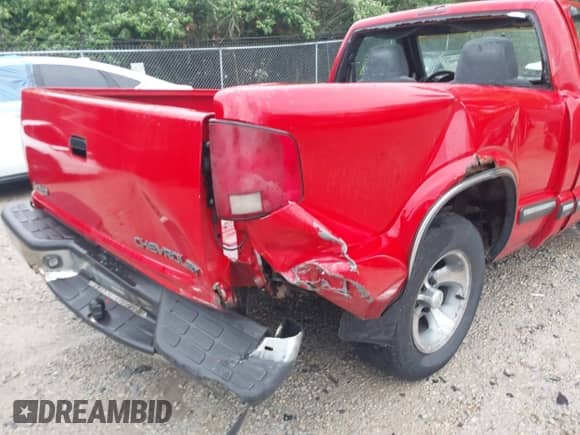 2000 Chevrolet S-10 с VIN 1GCCS1453YK296165, выставлен на аукционе IAAI как лот 42190667 с пробегом 215 370 миль миль и . История ставок и продаж доступна на DreamBid. Изображение 6.