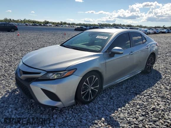 2019 Toyota Camry SE z VIN 4T1B11HK1KU683898, wystawiony jako Copart lot #81812505 z przebiegiem 160 835 mil mil oraz Nie do naprawy • Non repairable. Historia ofert i sprzedaży dostępna na DreamBid. Obrazek 1.
